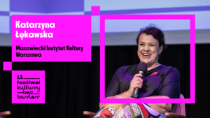 Zdjęcie uśmiechniętej Katarzyny Łękawskiej. Logotyp Festiwalu Kultury bez Barier.