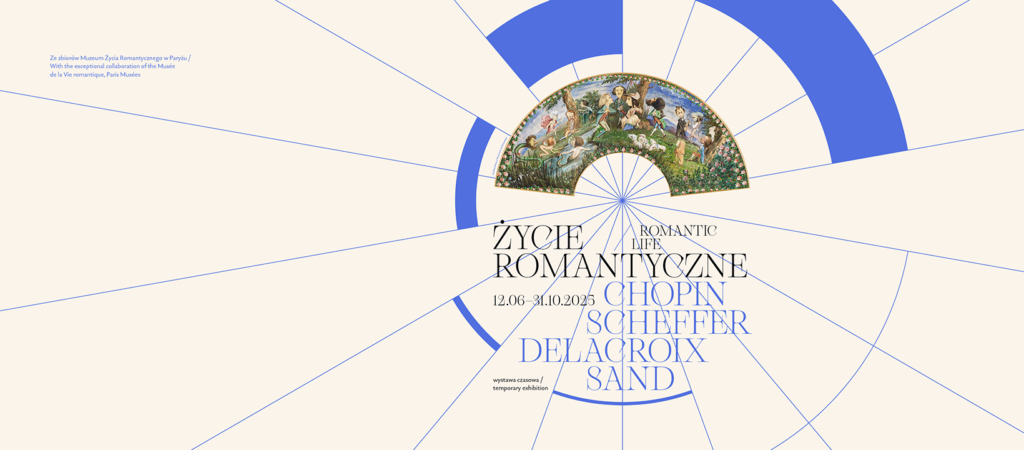 Grafika przedstawia wachlarz na kremowym tle, na którym namalowano różne postaci. Pod wachlarzem jest niebieski punkt, z którego wychodzą promieniście cienkie, niebieskie linie. Pod punktem zapisano tytuł wystawy. 